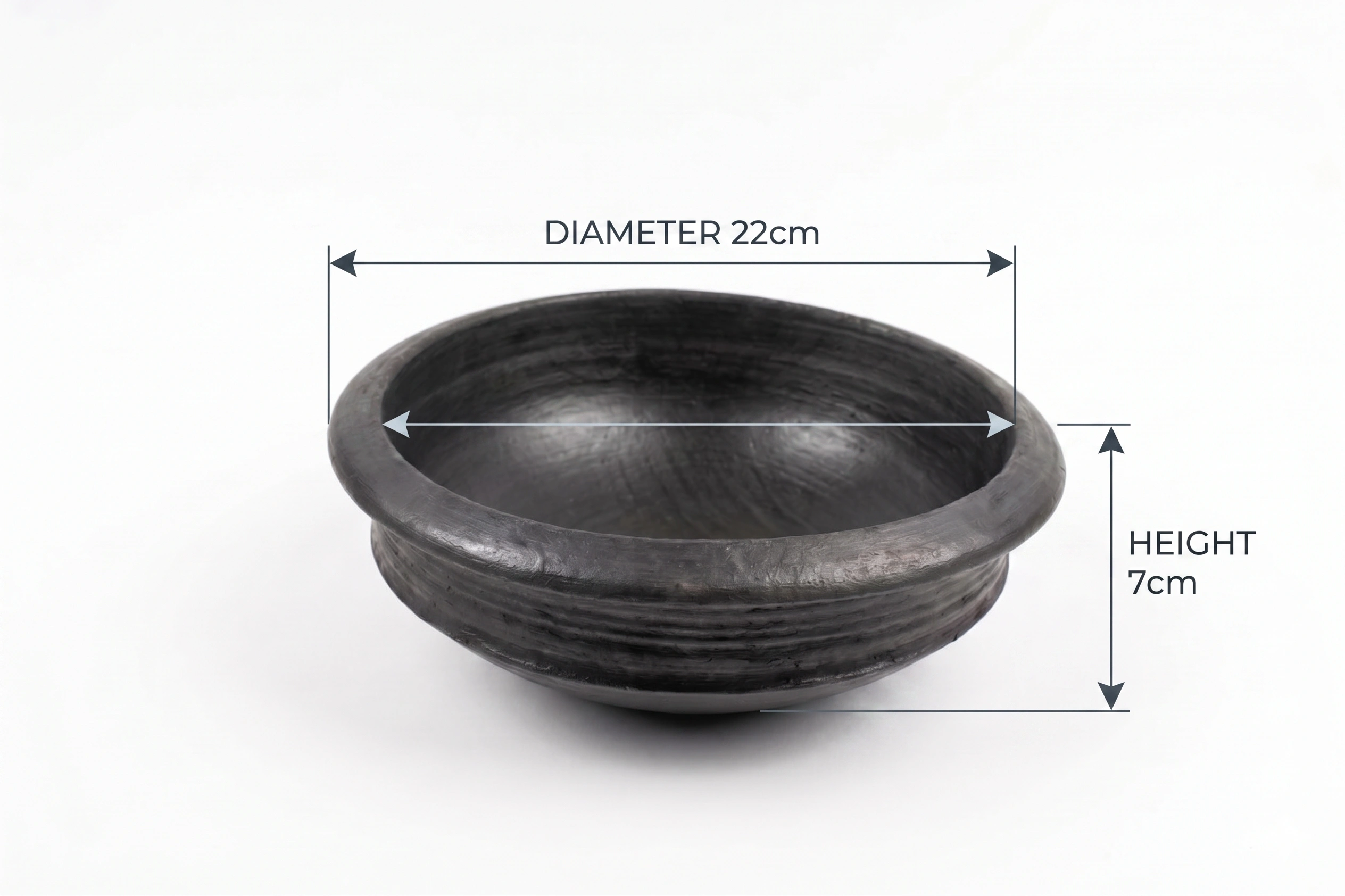 Close-up of the smooth matte black finish and sturdy rim of the Vins Art House clay pot