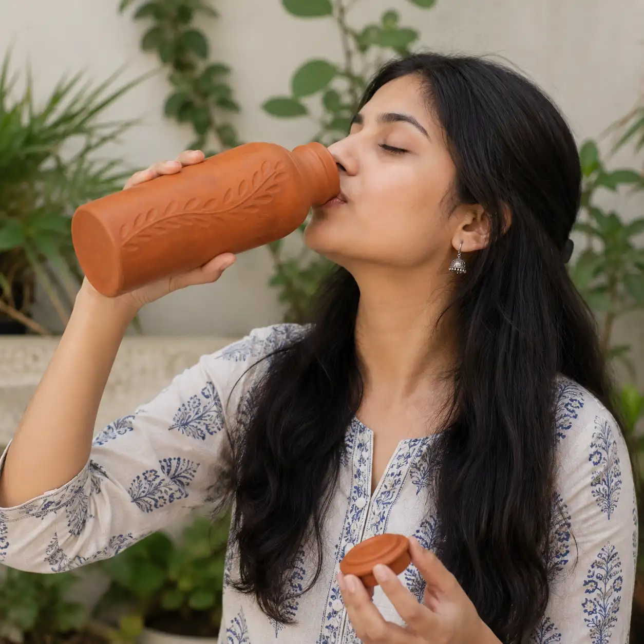 vins-art-house-terracotta-bottle-with-removable-cap