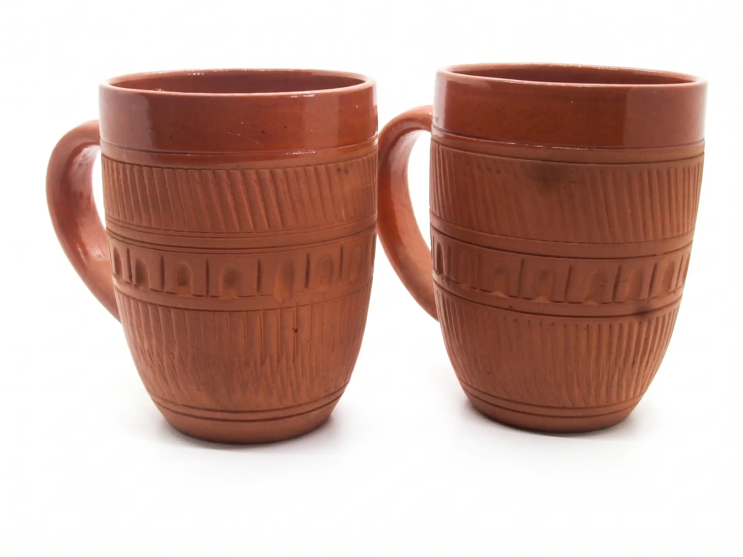 vins-art-house-traditional-filter-coffee-served-in-multi-pattern-semi-glazed-mugs